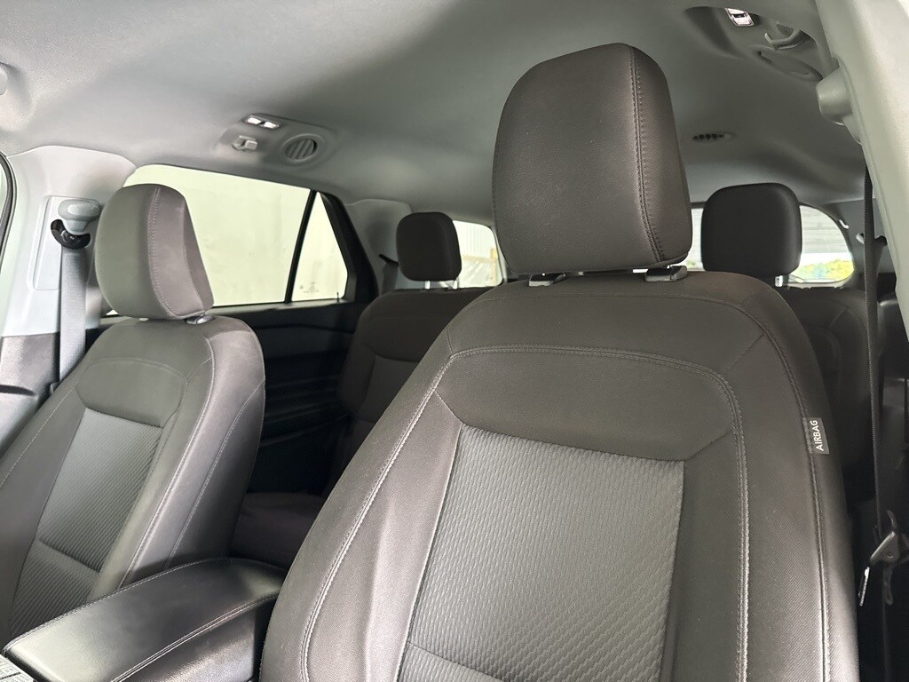 2023 Ford Explorer XLT photo 3