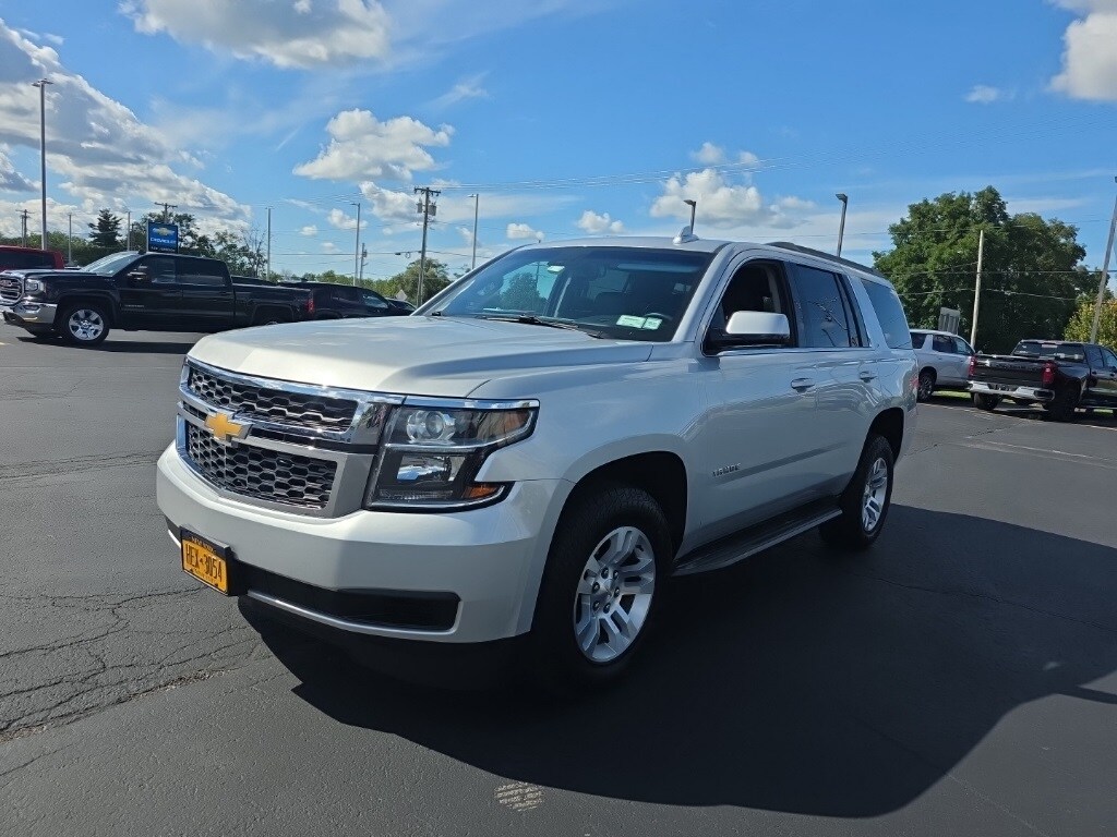 2018 Chevrolet Tahoe LT photo 2