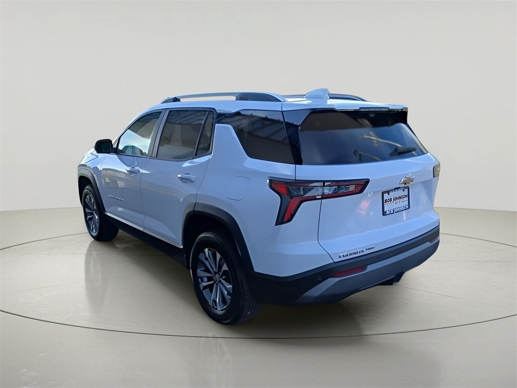 2025 Chevrolet Equinox LT photo 4