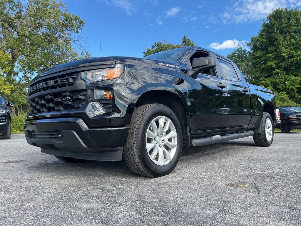 2023 Chevrolet Silverado 1500 Custom photo 2