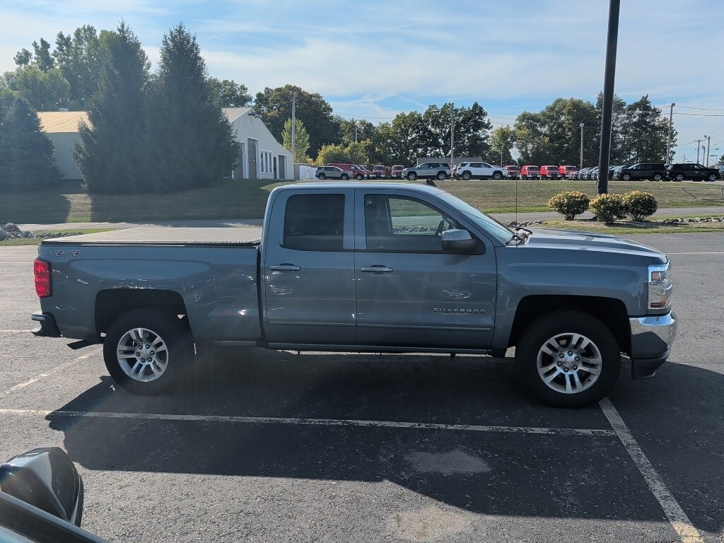 2016 Chevrolet Silverado 1500 LT1 photo 2