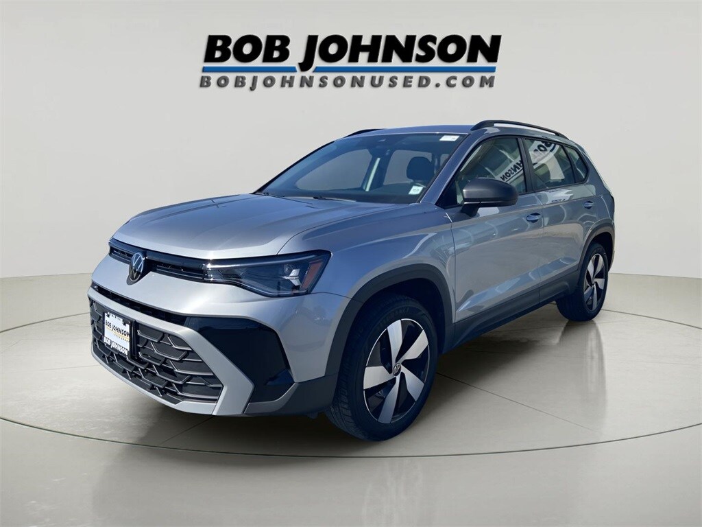 2025 Volkswagen Taos S photo 3