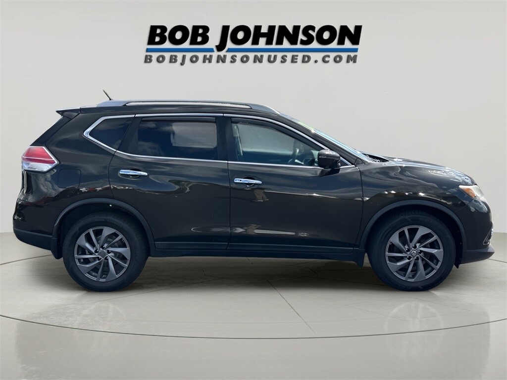 2016 Nissan Rogue SL photo 2