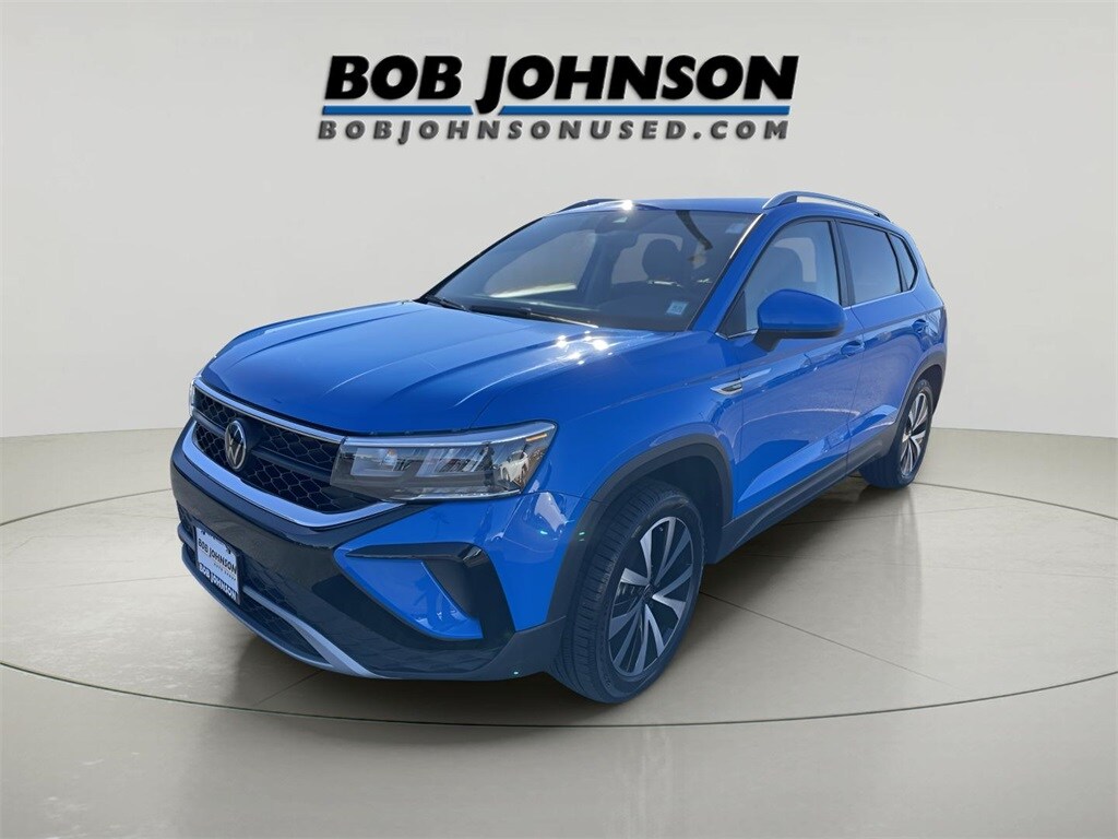 2023 Volkswagen Taos SE photo 2