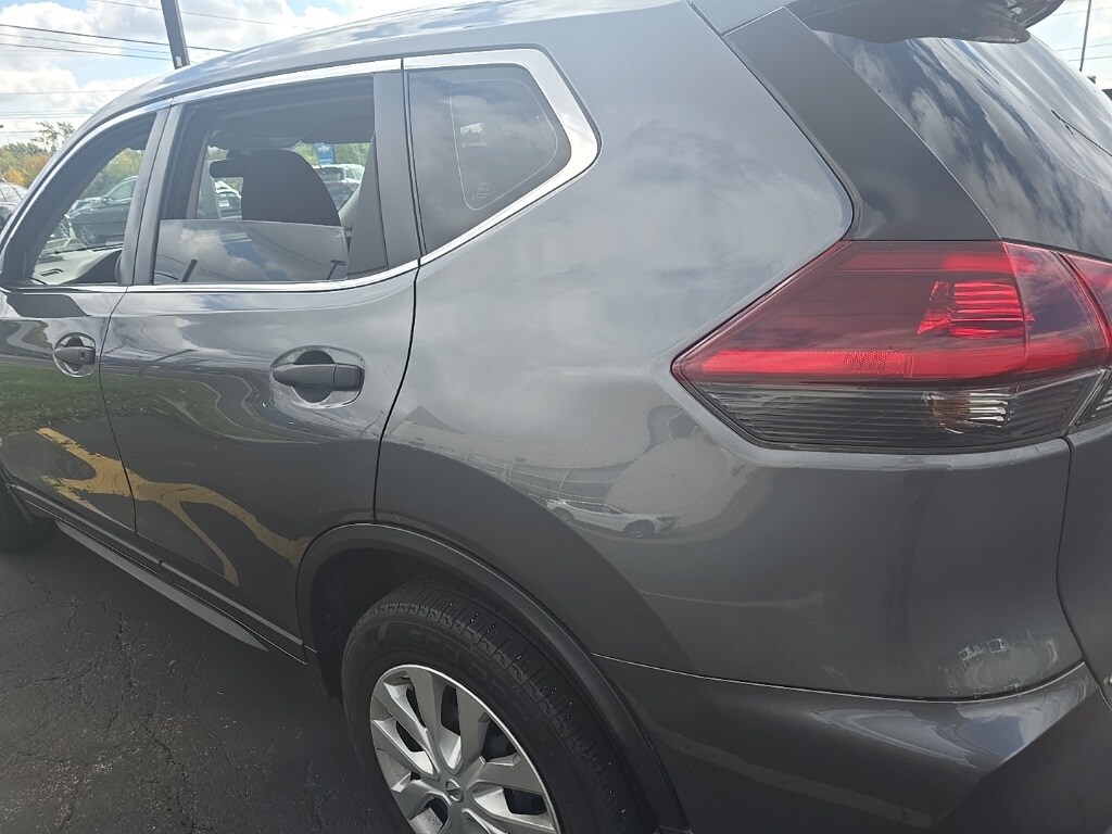 2019 Nissan Rogue S photo 3