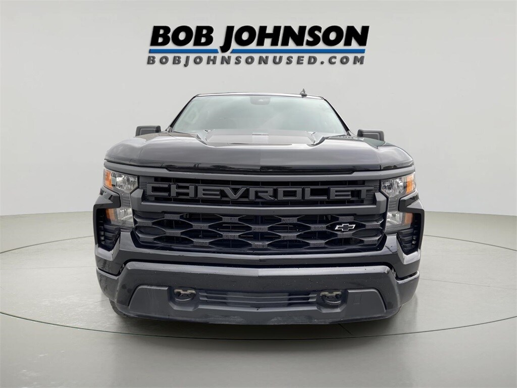 2023 Chevrolet Silverado 1500 Custom photo 2
