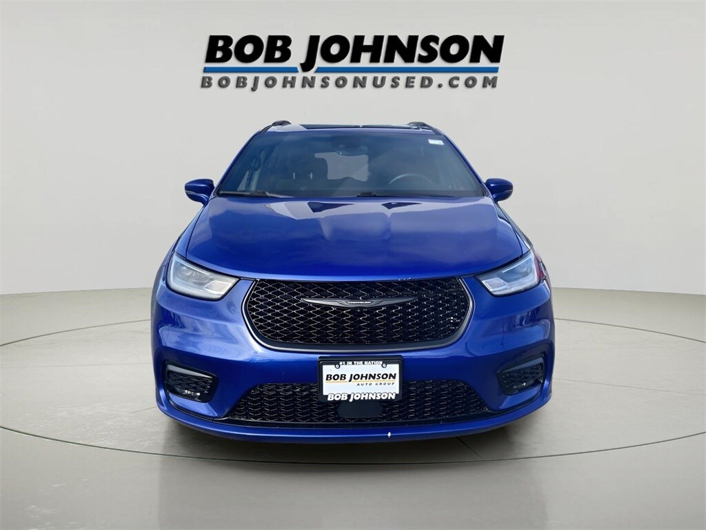 2021 Chrysler Pacifica Touring photo 2