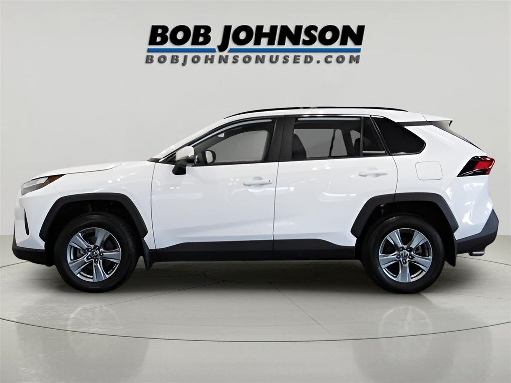 2024 Toyota RAV4 XLE photo 4