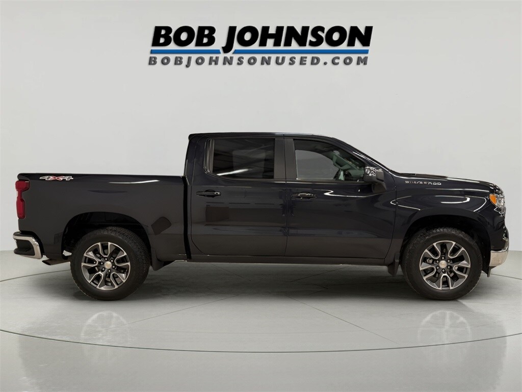 2023 Chevrolet Silverado 1500 LT photo 3