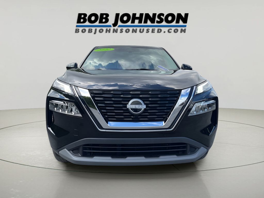 2022 Nissan Rogue SV photo 2