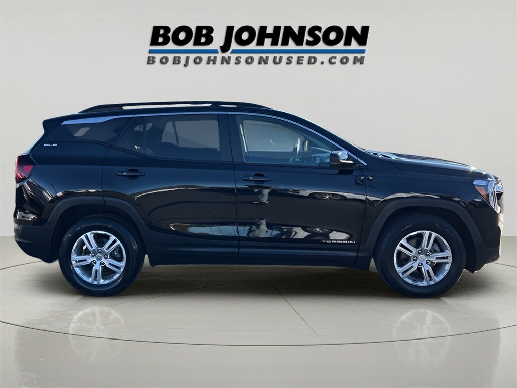 2022 Gmc Terrain SLE photo 2