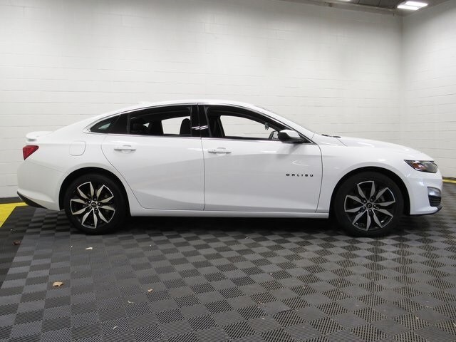 2022 Chevrolet Malibu RS photo 3