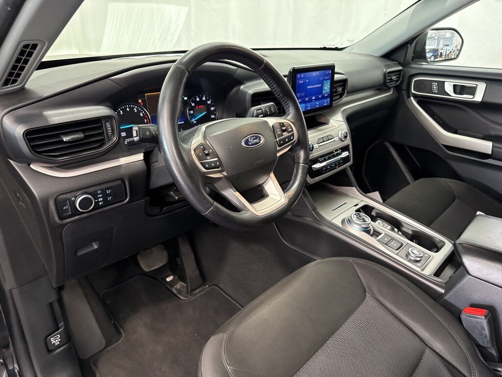 2023 Ford Explorer XLT photo 2