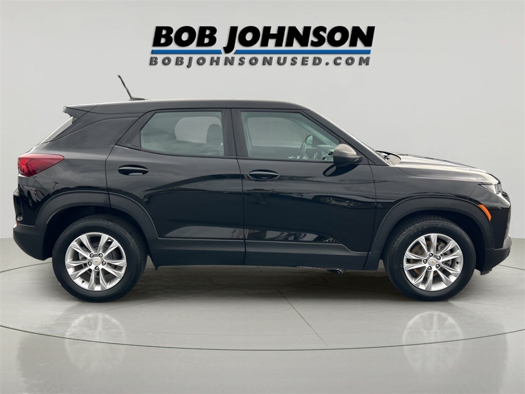 2022 Chevrolet Trailblazer LS photo 2