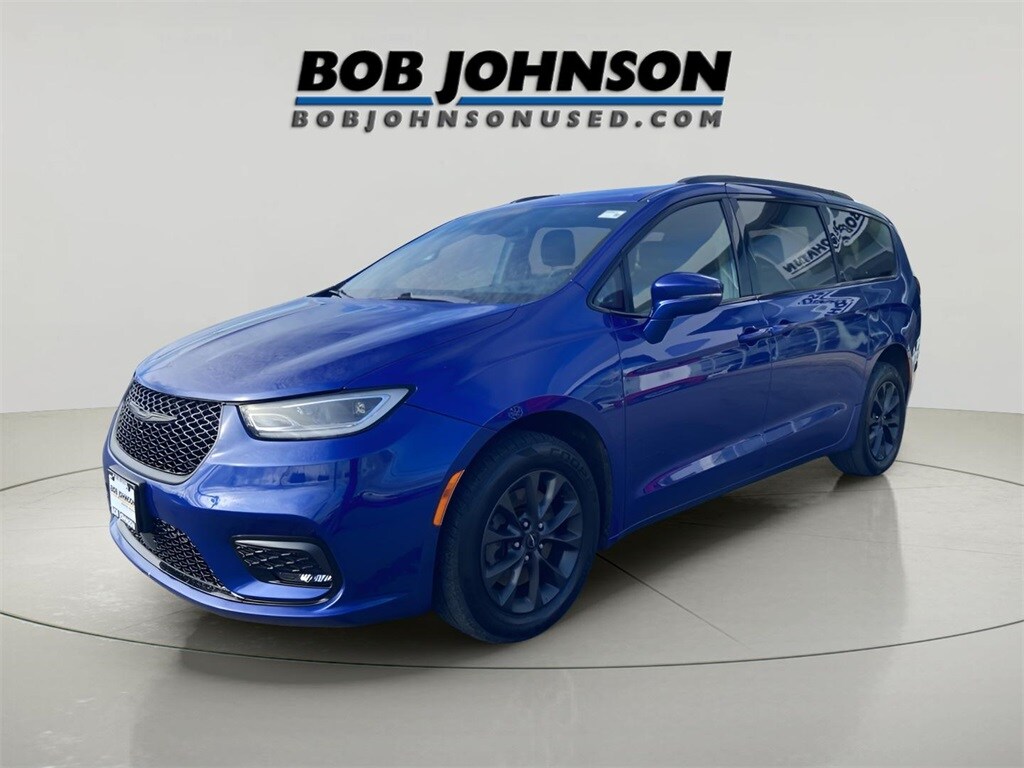 2021 Chrysler Pacifica Touring photo 3