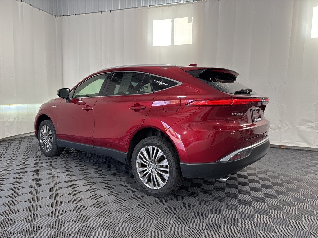 2021 Toyota Venza XLE photo 2