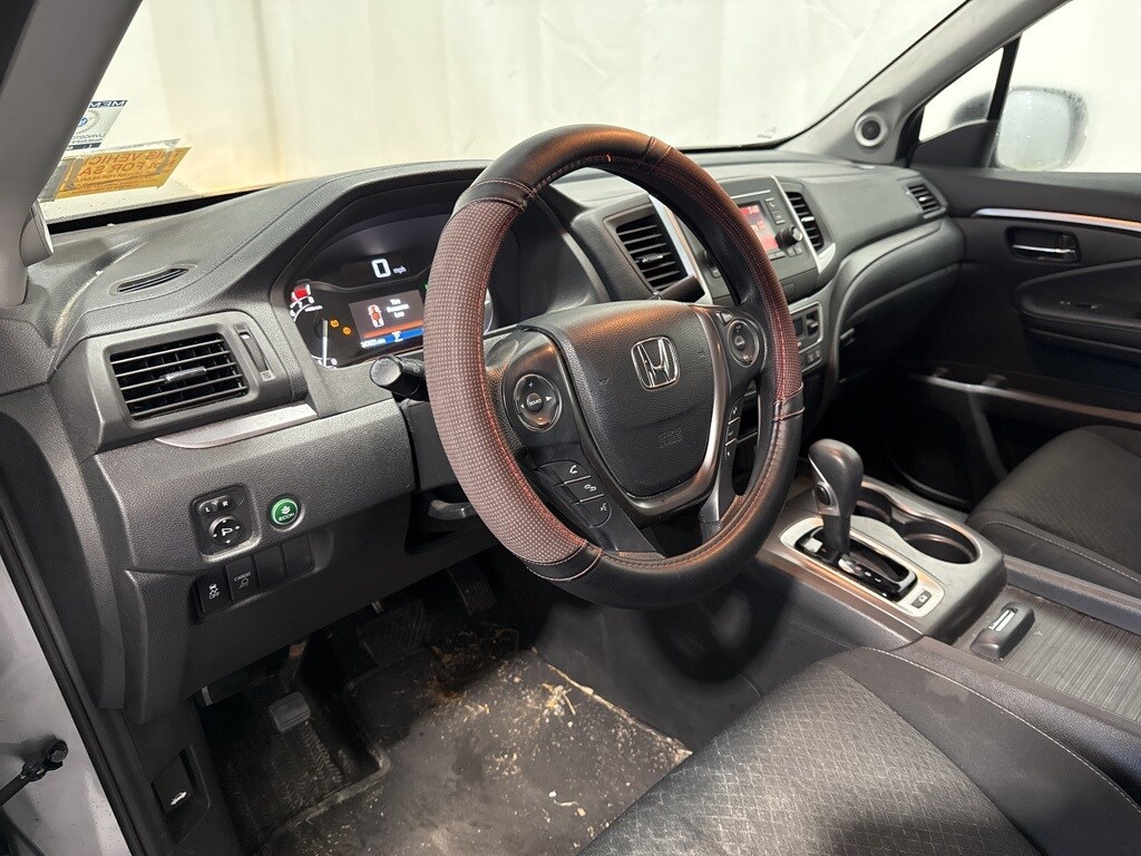 2019 Honda Ridgeline Sport photo 2