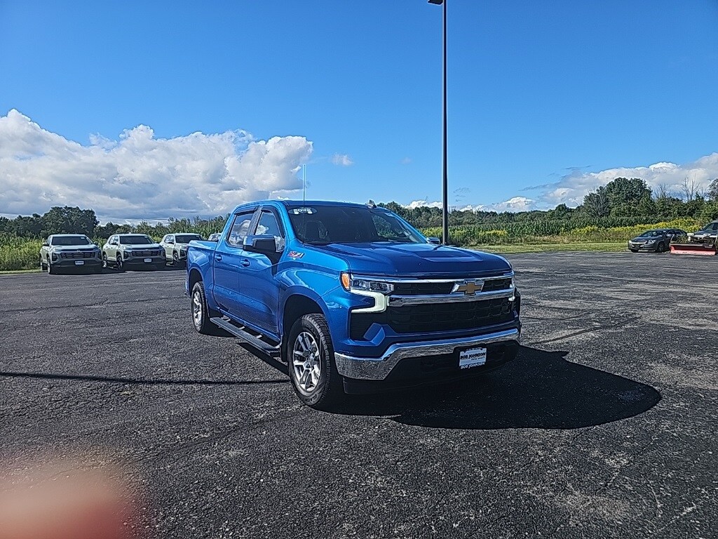 2022 Chevrolet Silverado 1500 LT1 photo 2