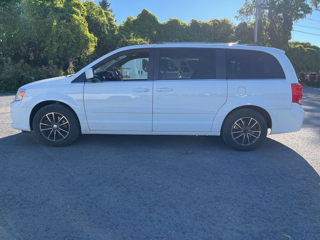 2017 Dodge Grand Caravan SXT photo 3