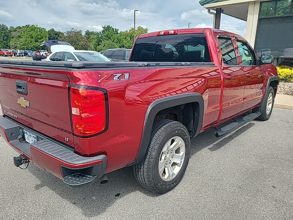2018 Chevrolet Silverado 1500 LT photo 3