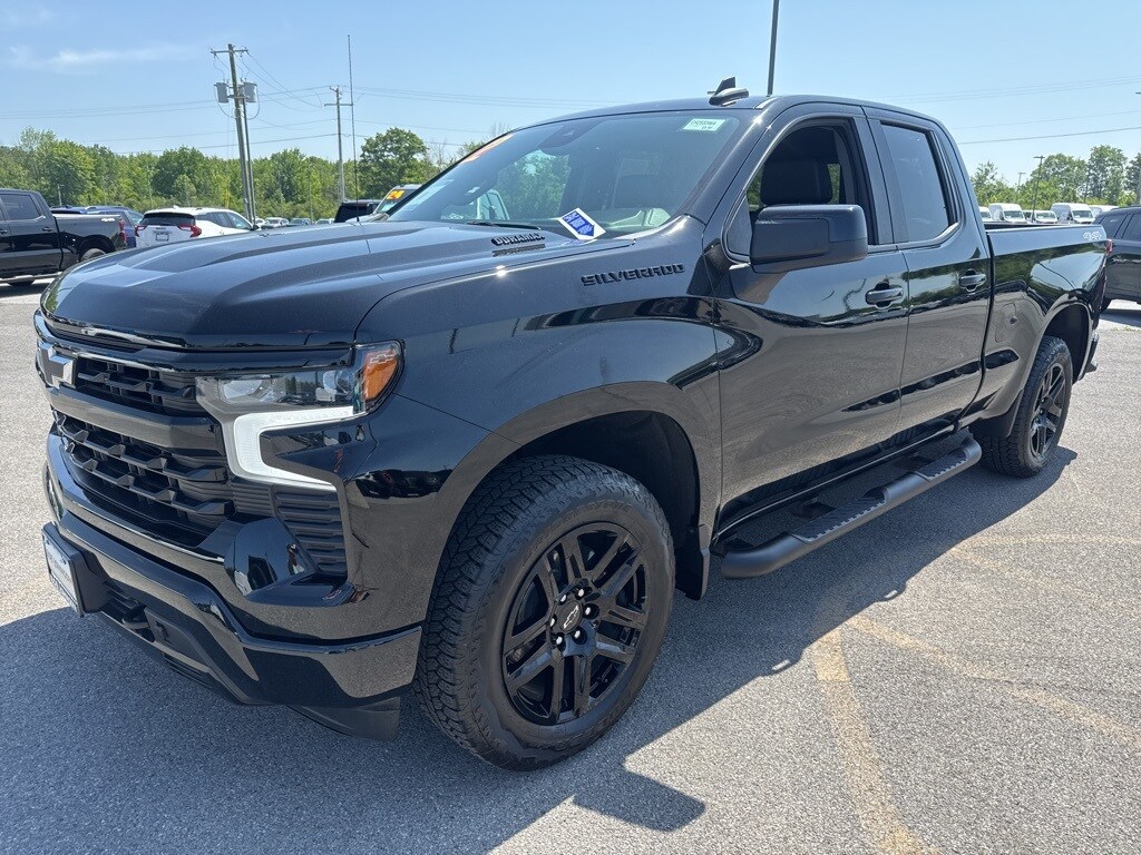 2022 Chevrolet Silverado 1500 RST photo 3