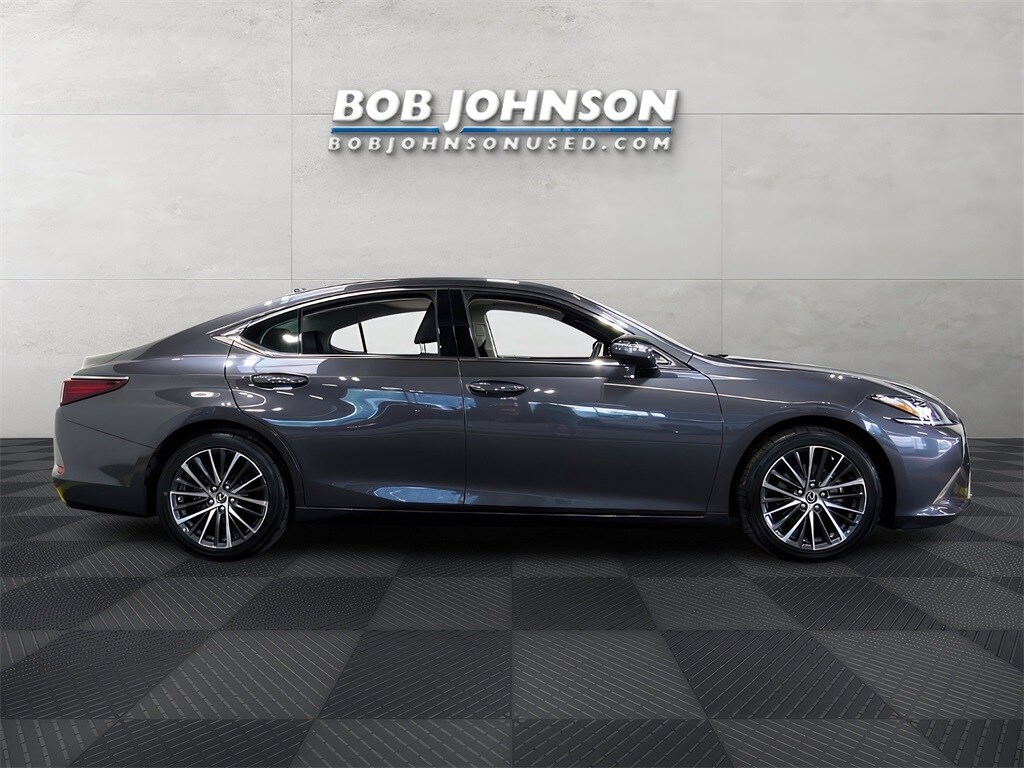 2022 Lexus ES 350 photo 3