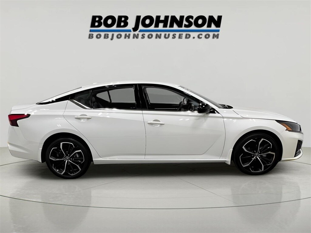 2024 Nissan Altima 2.5 SR photo 2