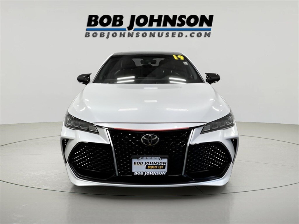2019 Toyota Avalon XSE photo 2