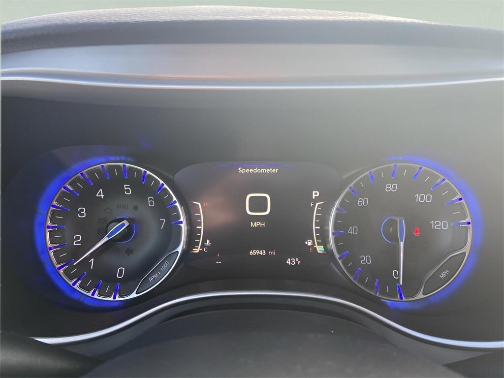 2021 Chrysler Pacifica Touring photo 4