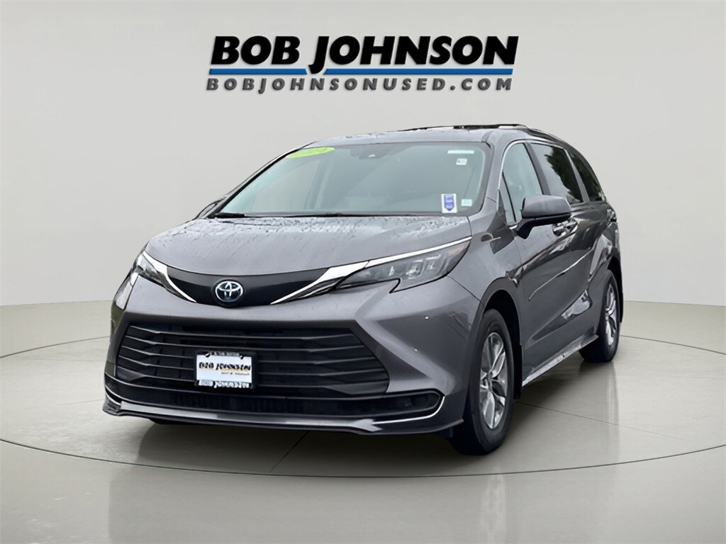 Used 2024 Toyota Sienna LE Minivan/Van