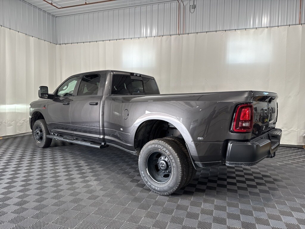 2025 Ram 3500 Tradesman photo 2