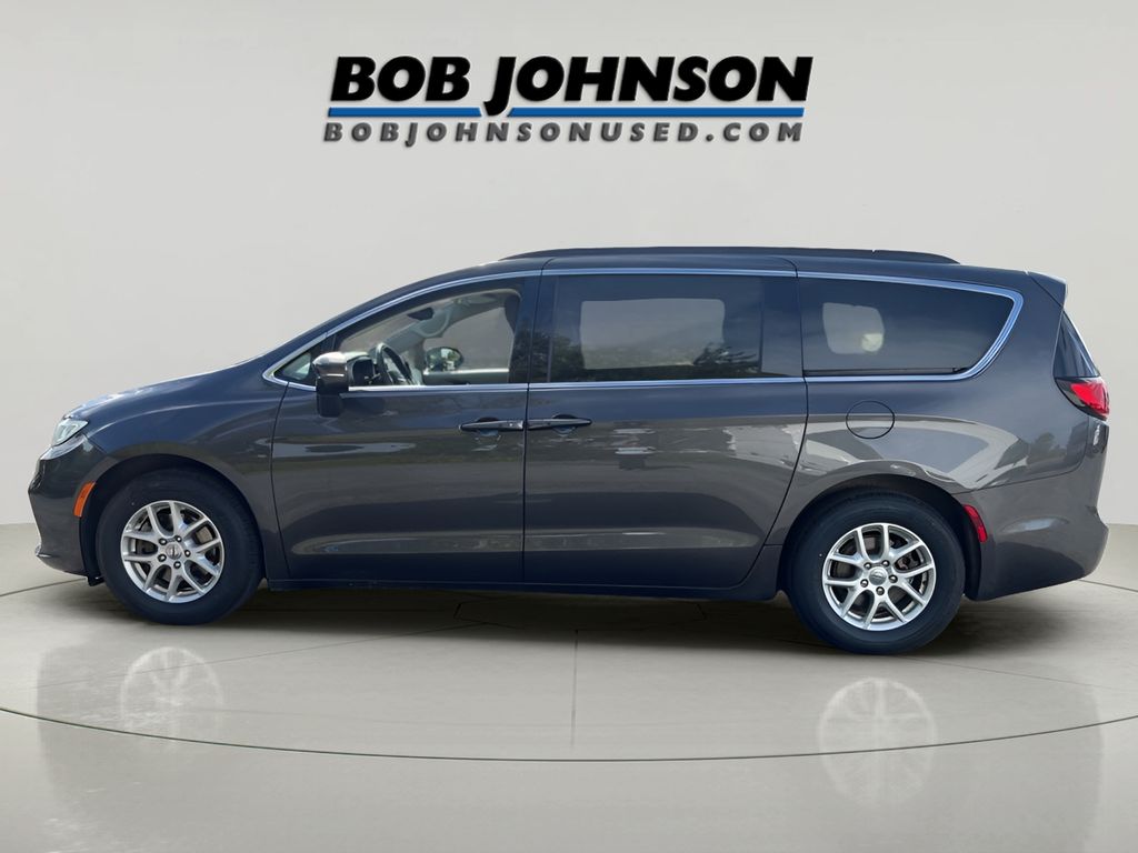 2022 Chrysler Pacifica Touring L photo 3