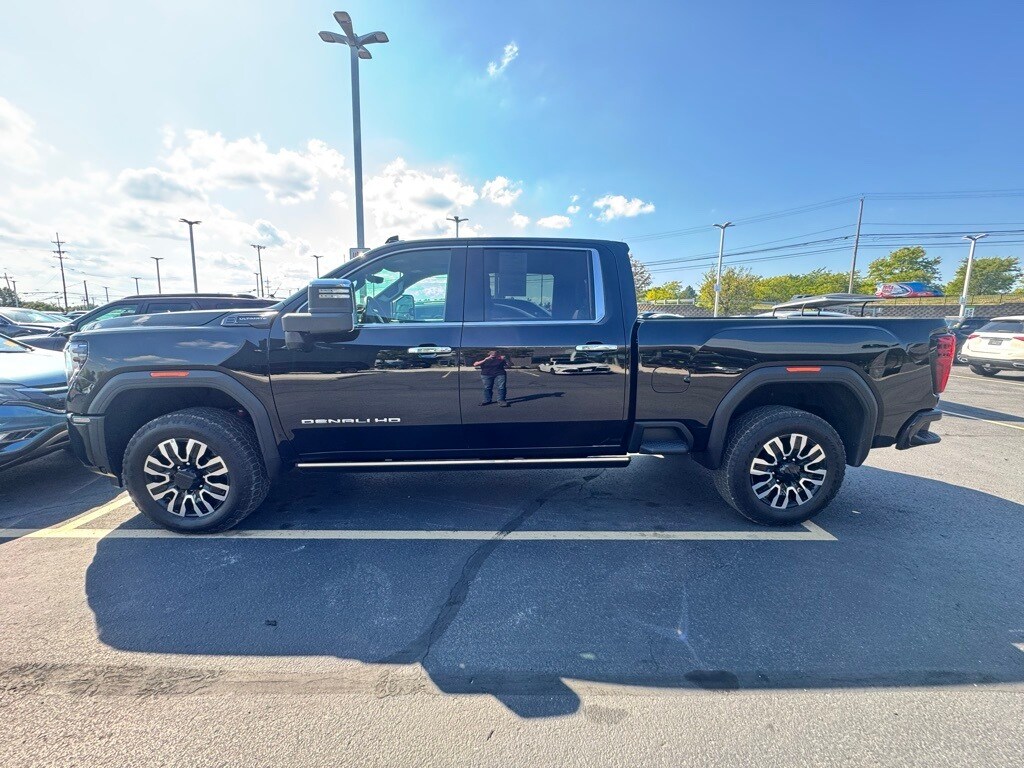2025 Gmc Sierra 2500 HD Denali Ultimate photo 3