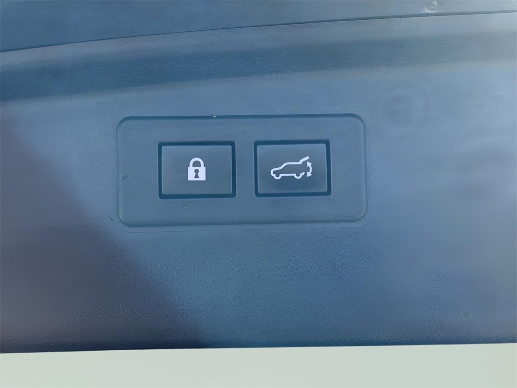 2022 Subaru Outback Limited photo 2
