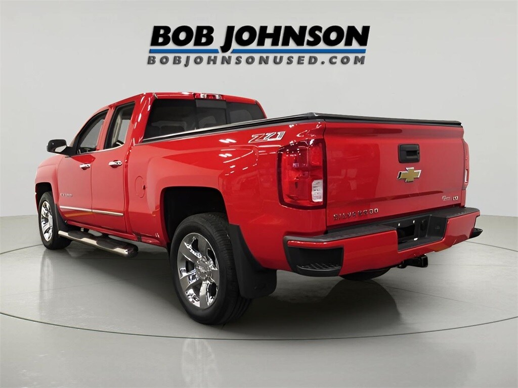 2017 Chevrolet Silverado 1500 LTZ photo 2