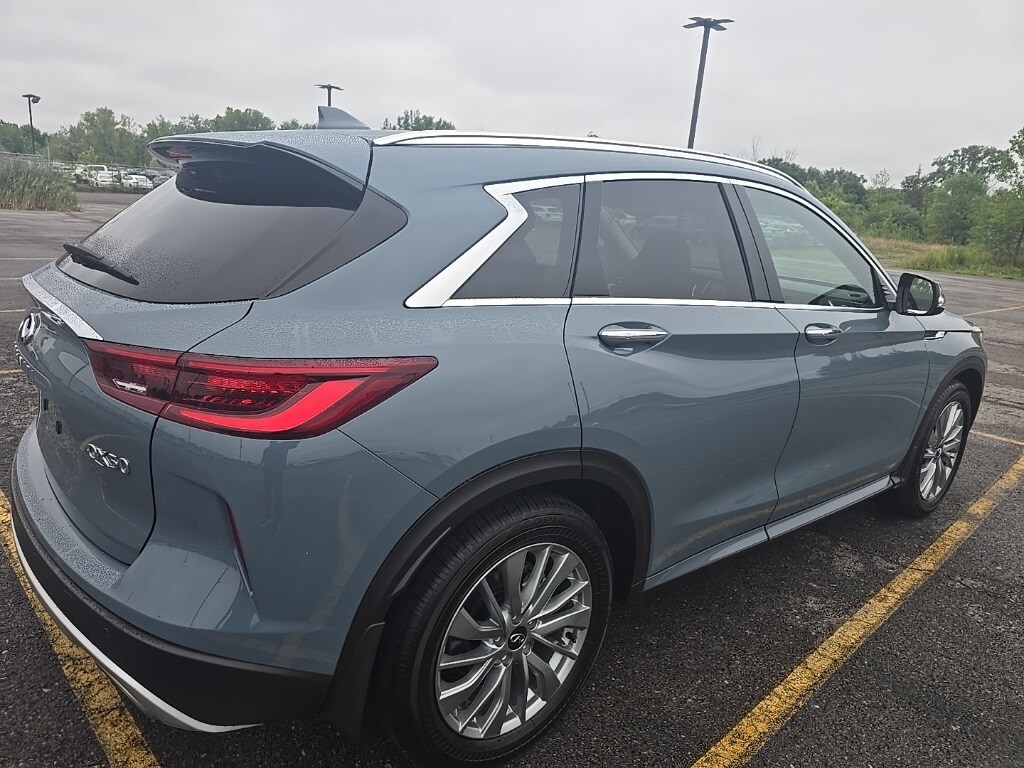 2025 Infiniti QX50 Luxe AWD photo 3