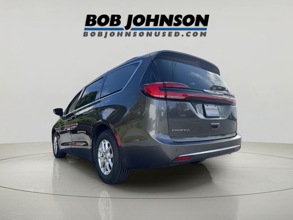 2022 Chrysler Pacifica Touring L photo 4