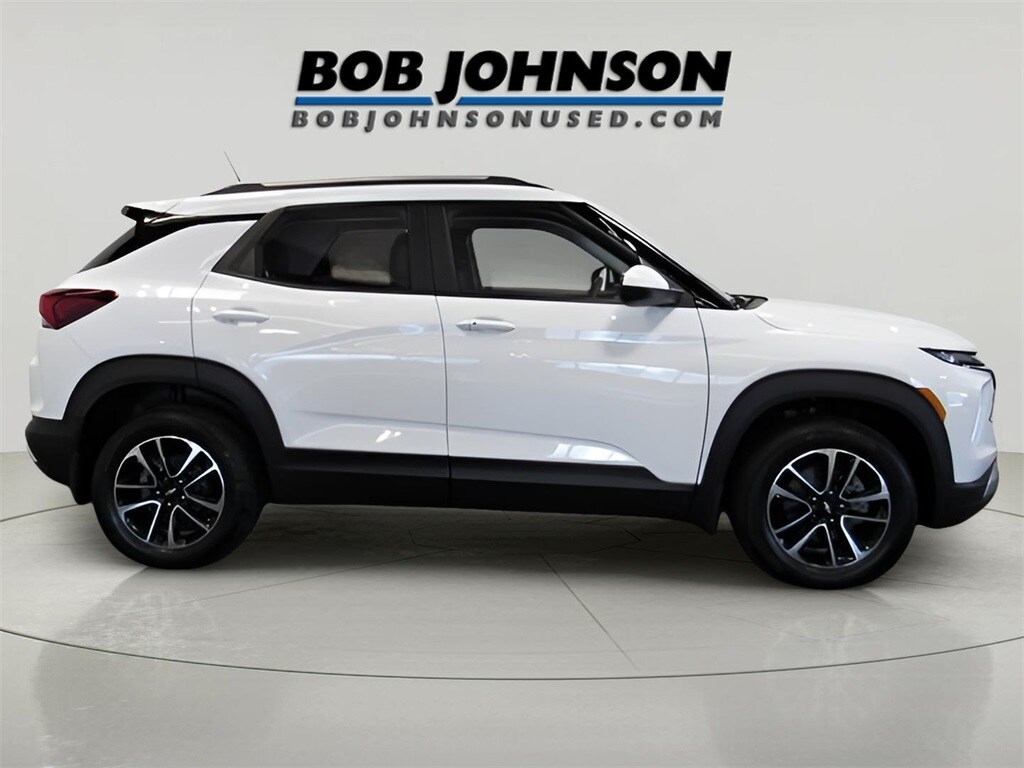 2025 Chevrolet Trailblazer LT photo 3