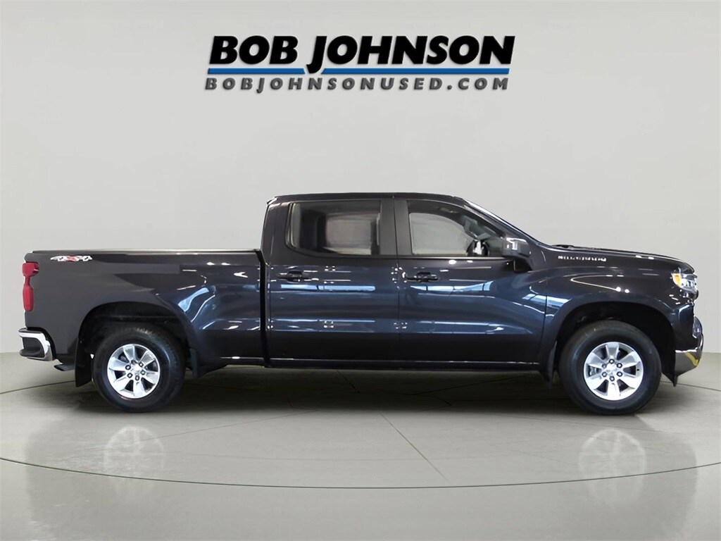 2022 Chevrolet Silverado 1500 LT photo 3
