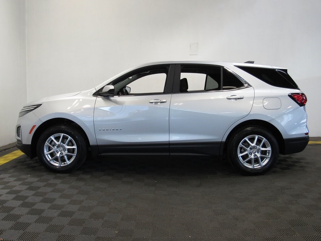 2022 Chevrolet Equinox LT photo 3