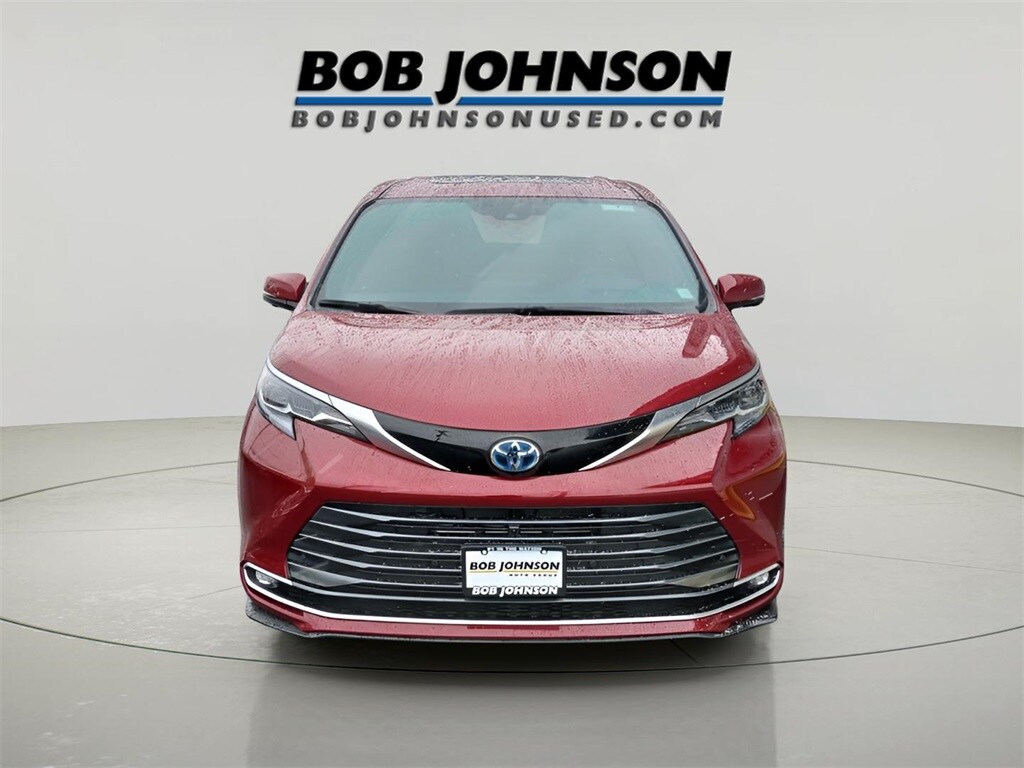 Used 2025 Toyota Sienna Platinum Minivan/Van