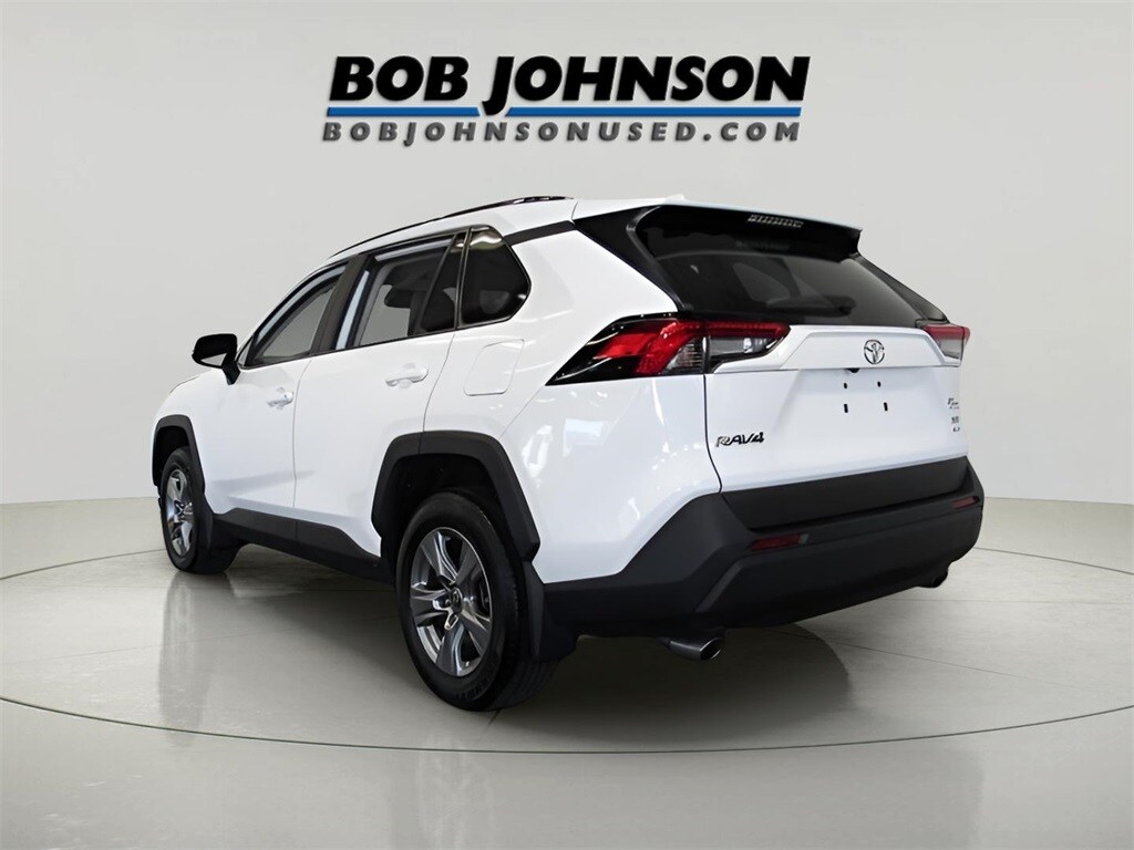 2024 Toyota RAV4 XLE photo 2