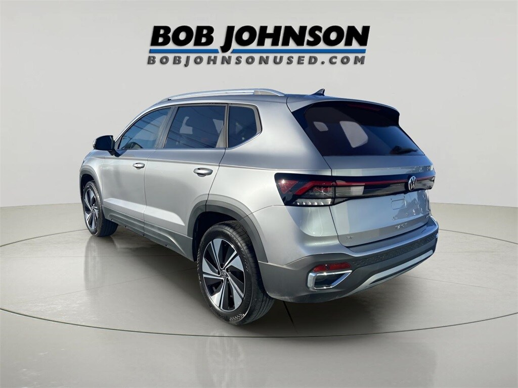2025 Volkswagen Taos SE photo 4