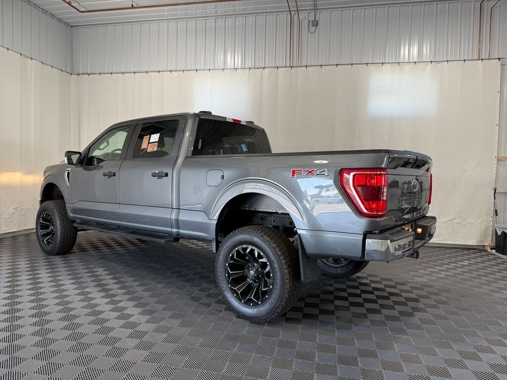 2023 Ford F-150 XLT photo 2