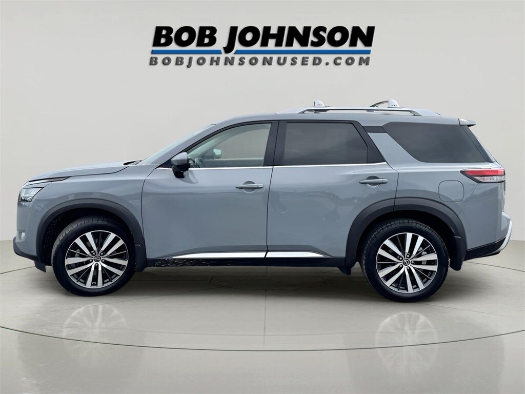 2022 Nissan Pathfinder Platinum photo 2