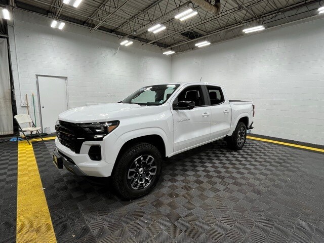 2024 Chevrolet Colorado Z71 photo 3