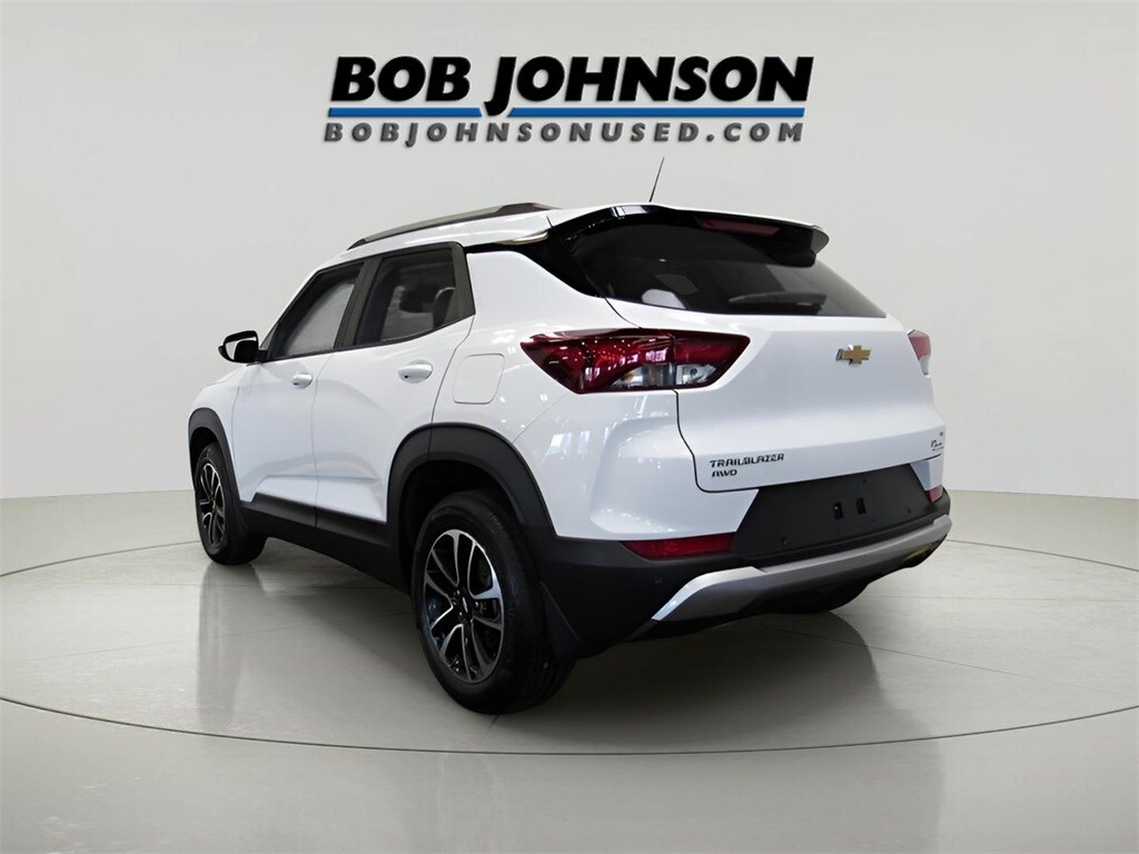 2025 Chevrolet Trailblazer LT photo 2