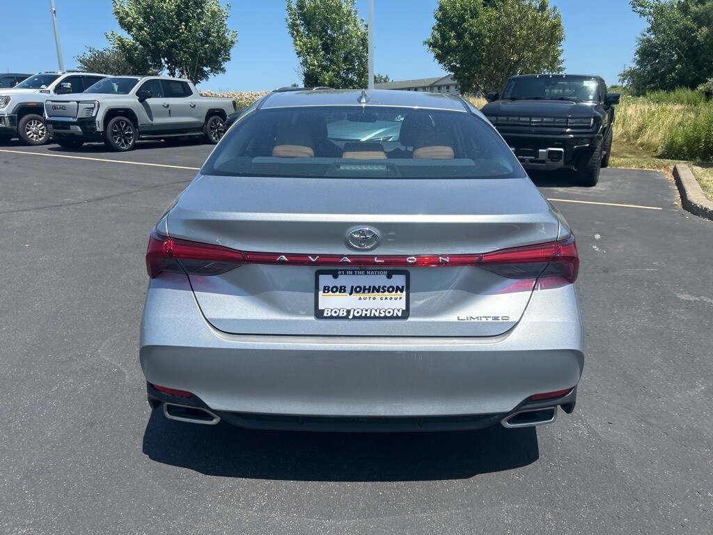 2019 Toyota Avalon Limited photo 3