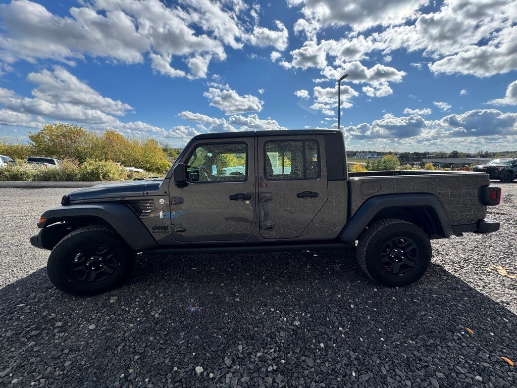 2021 Jeep Gladiator Sport photo 4