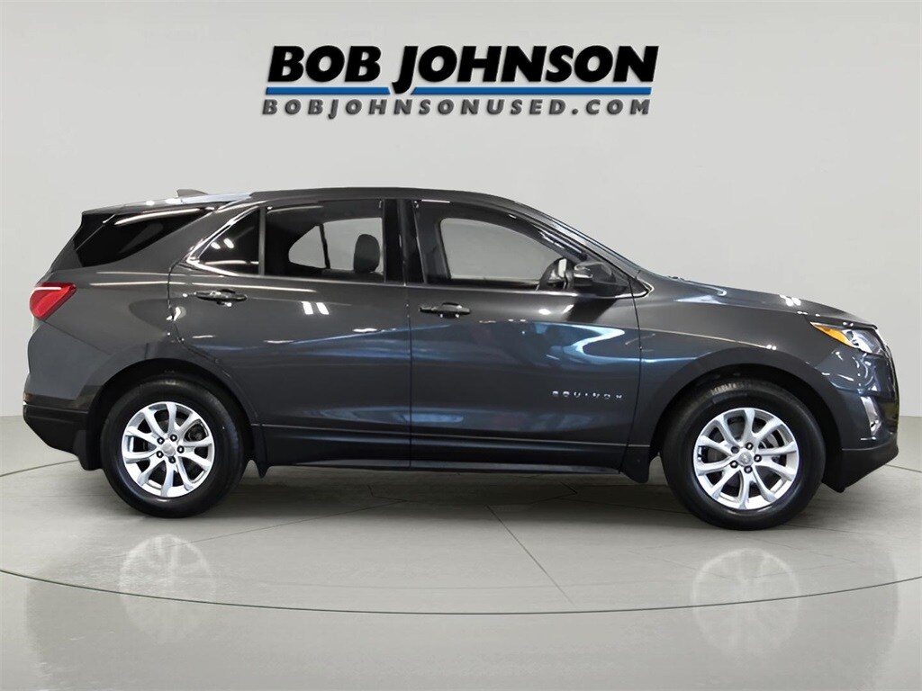 2018 Chevrolet Equinox LT photo 2